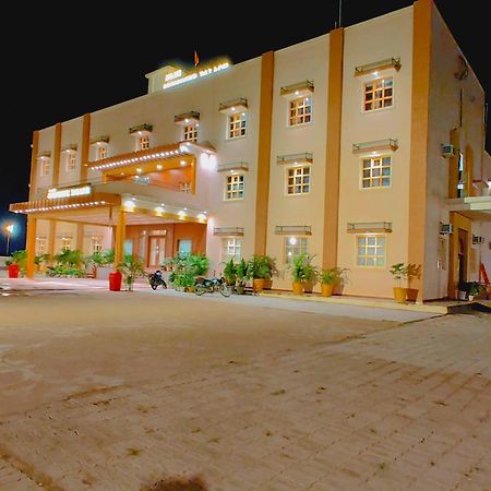Avadh Sunshine Palace Hotel And Resort Ayodhya المظهر الخارجي الصورة
