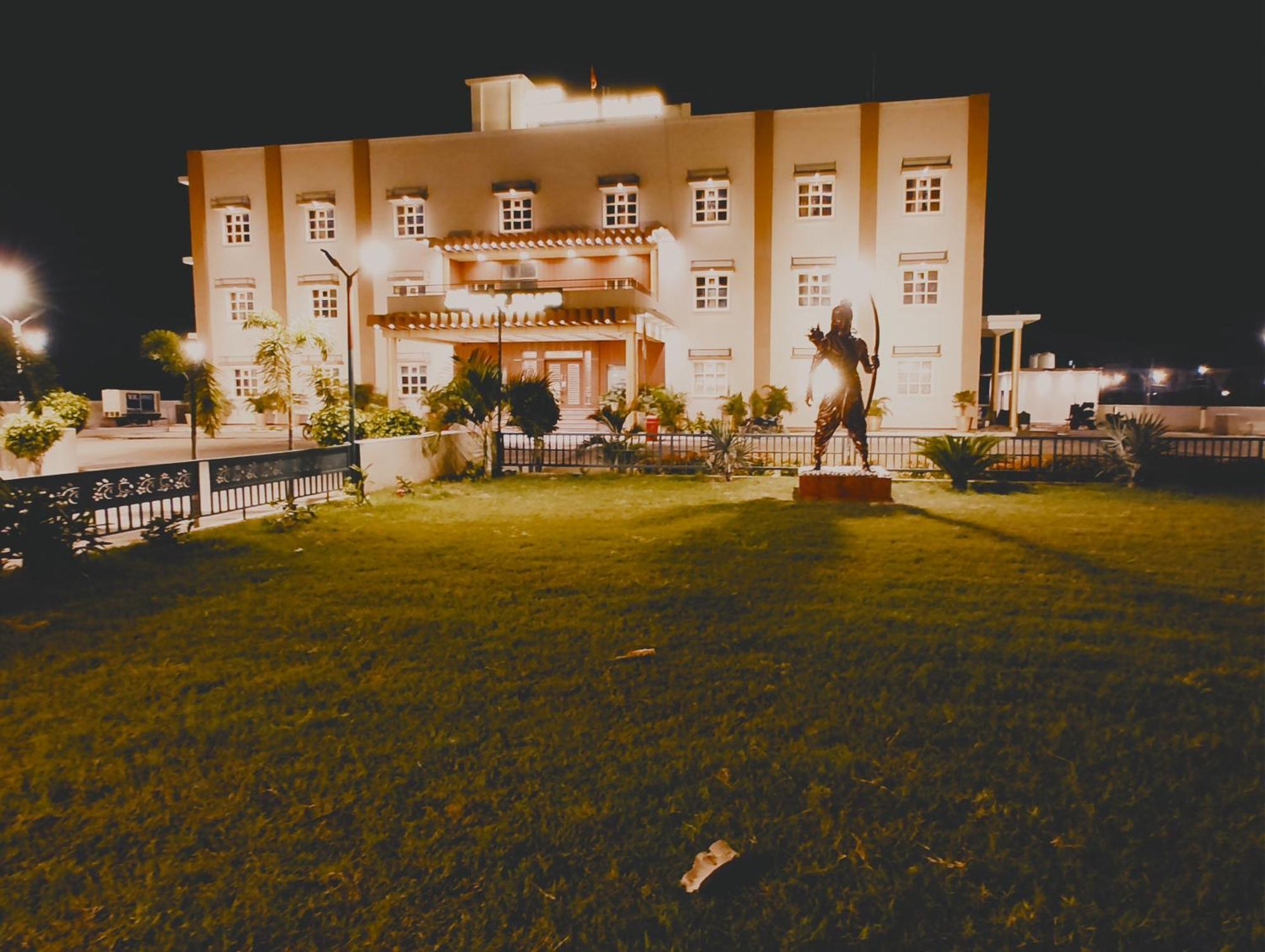 Avadh Sunshine Palace Hotel And Resort Ayodhya المظهر الخارجي الصورة