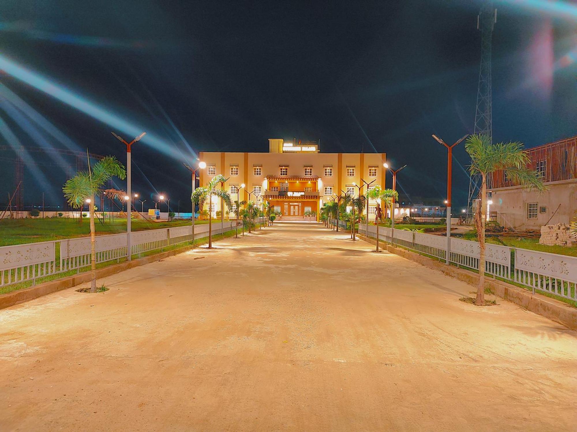 Avadh Sunshine Palace Hotel And Resort Ayodhya المظهر الخارجي الصورة