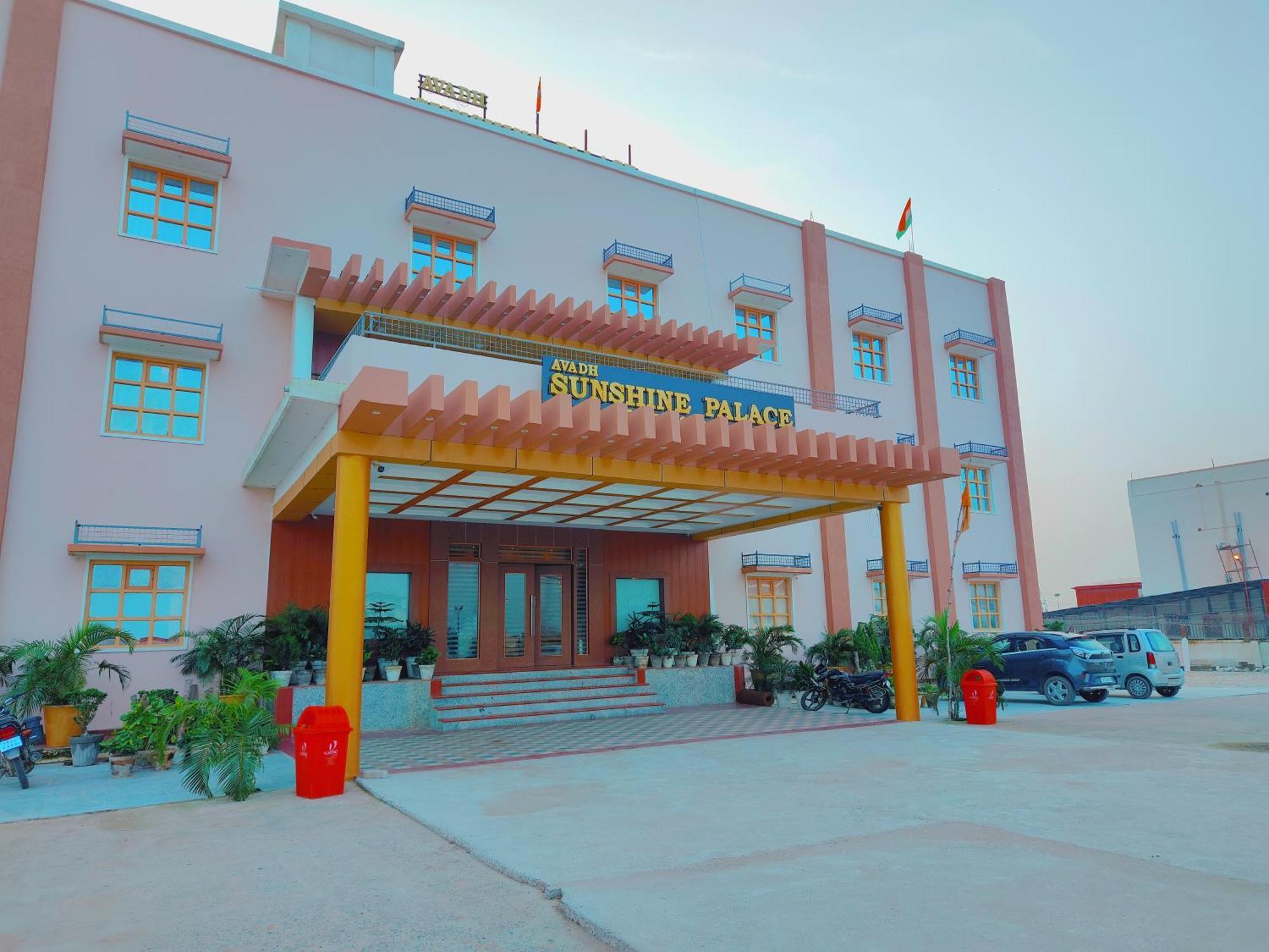 Avadh Sunshine Palace Hotel And Resort Ayodhya المظهر الخارجي الصورة